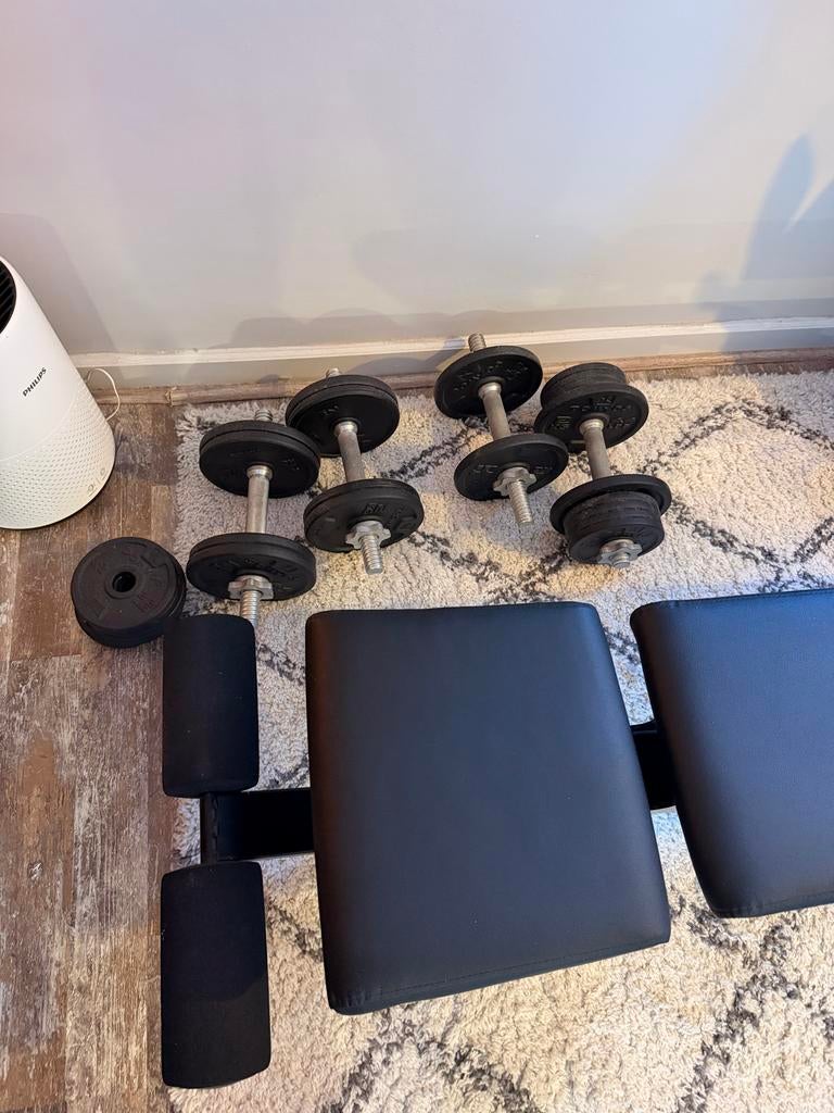 Fitnessbank met 40kg gewicht en 4 variabele dumbells, Sport en Fitness, Fitnessmaterialen, Ophalen, Gebruikt, Armen, Fitnessbank