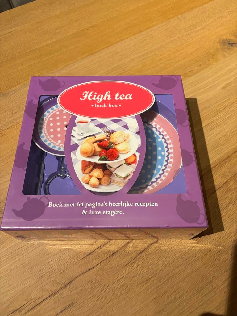 High Tea Boek-box met receptenboek en etagère, Voorgerechten en Soepen, Nieuw, Ophalen of Verzenden, Gezond koken