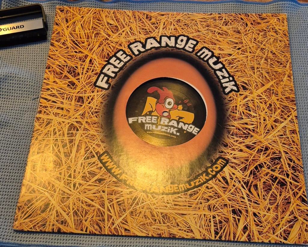 Kutski vs. Bioweapon - One (Free Range Muzik) 12 inch Vinyl, Ophalen of Verzenden, Gebruikt, 12 inch, Techno of Trance