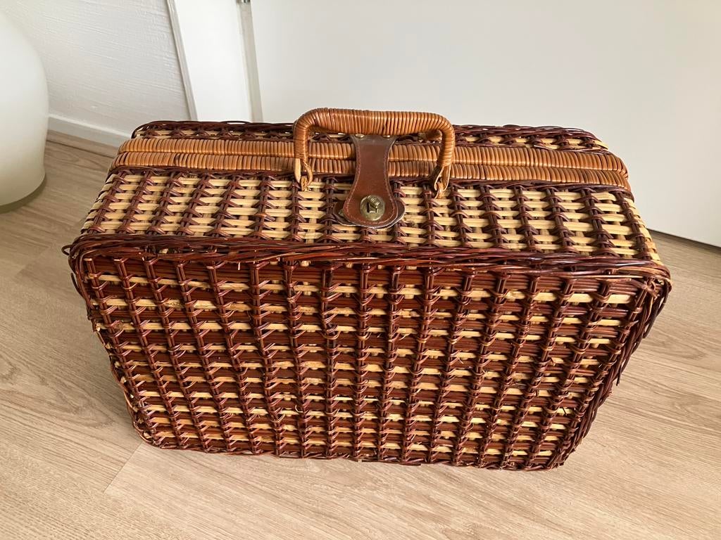 Prachtige picknick mand met inhoud, Ophalen, Zo goed als nieuw