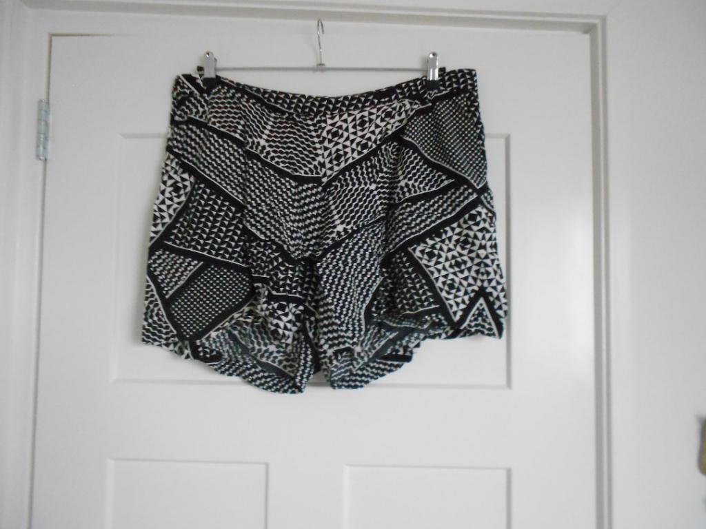 Expresso zwart/witte korte broek, maat 46., Kleding | Dames, Broeken en Pantalons, Kort, Expresso, Zwart, Maat 46/48 (XL) of groter