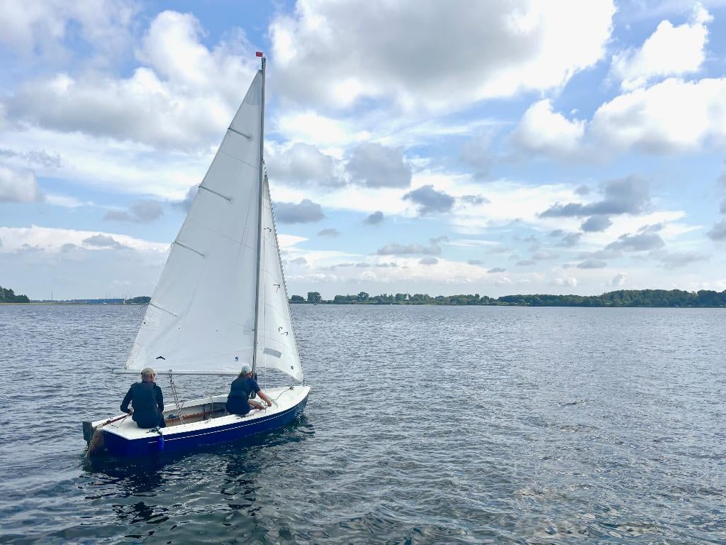 Open zeilbootje te koop (volksboot, 4,5 m). Met wegtrailer., Ophalen, Geen motor, Gebruikt, Overige brandstoffen
