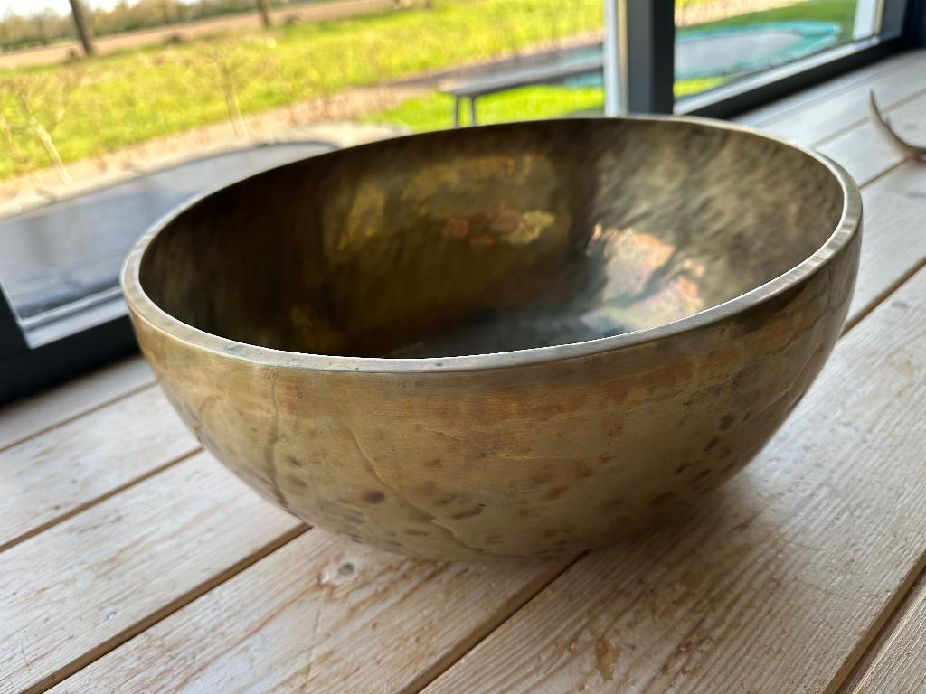 Grote koperen (klank) schaal, Ophalen