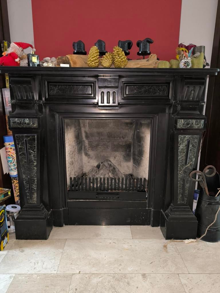 Klassieke schouw voor openhaard - Zwart met marmer accenten, Huis en Inrichting, Ophalen, Gebruikt, Inbouwhaard, Gashaard