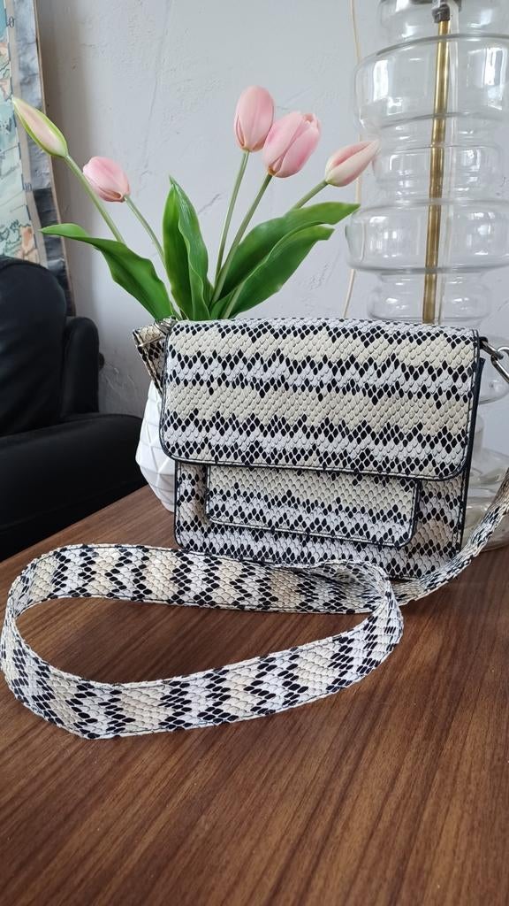 Schoudertasje slangenprint van HVISK, Ophalen of Verzenden, Zo goed als nieuw, Bruin, 80 tot 90 cm