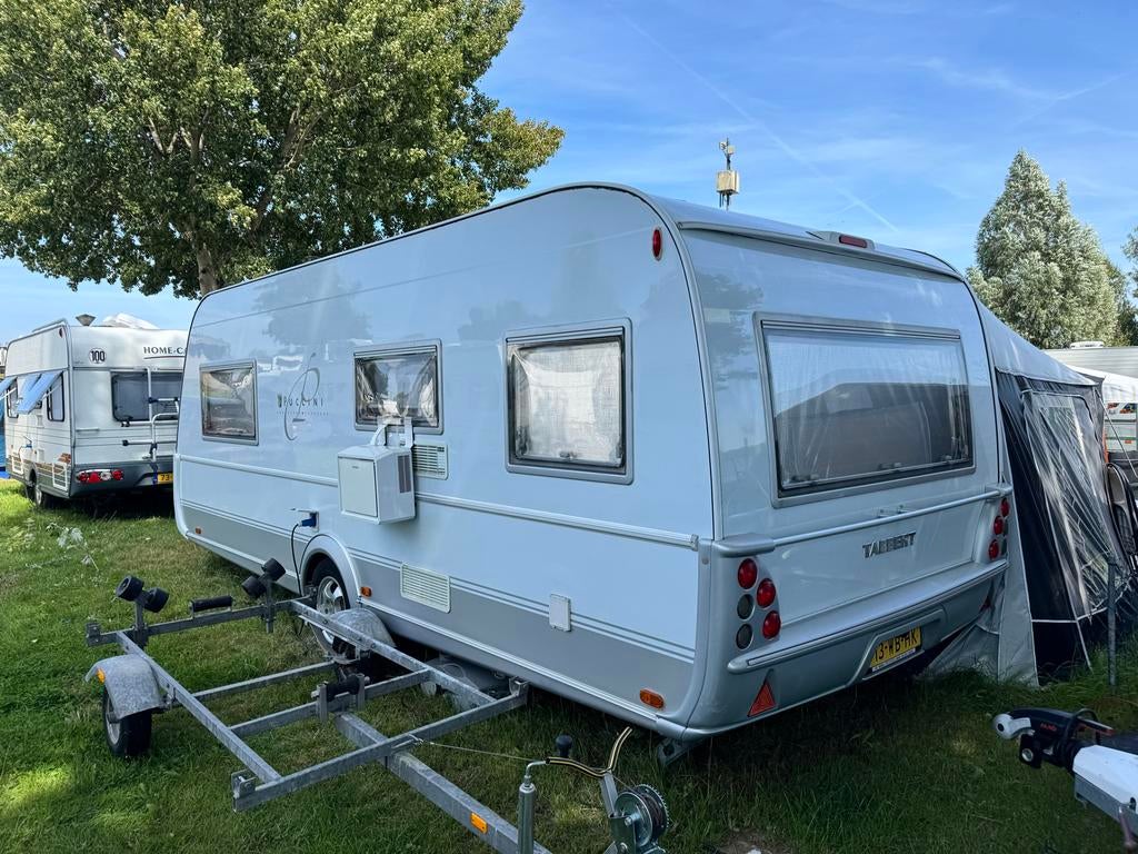 Tabbert Puccini 2008 550E 2,5 + walker voortent en inboedel., Caravans en Kamperen, 2 aparte bedden, Rondzit, Tabbert, Particulier