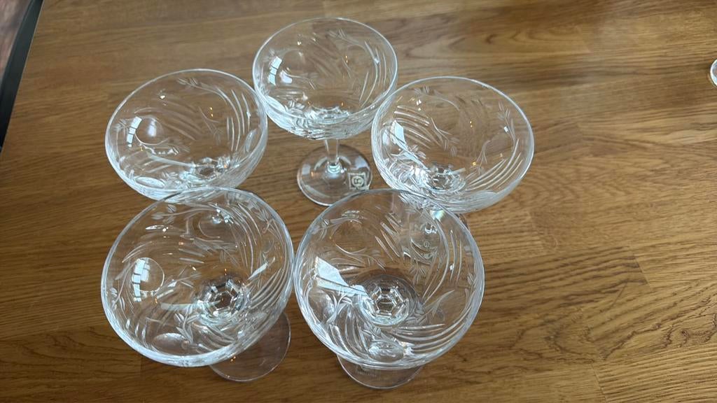 5x ijscoupe, 1x champagne glas, 1x suikerpot kristal, Ophalen