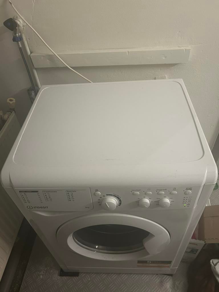 Washing machine indesit, Witgoed en Apparatuur, Wasmachines, Ophalen of Verzenden, Zo goed als nieuw, 1200 tot 1600 toeren