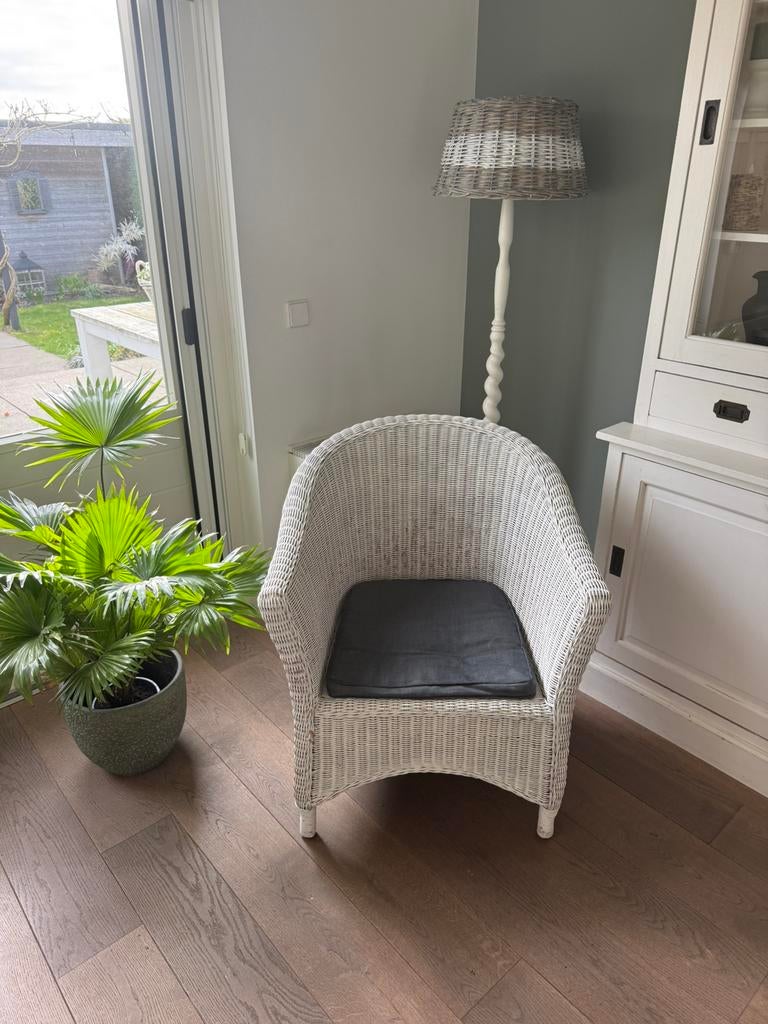 Rieten rotan  fauteuil stoel wit, Huis en Inrichting, Fauteuils, Ophalen of Verzenden, Zo goed als nieuw, 75 tot 100 cm, Minder dan 50 cm