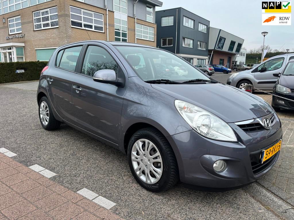 Hyundai I20 1.2i i-Motion 5 deurs airco, 450 kg, Gebruikt, 31 €/maand, Elektrische ramen
