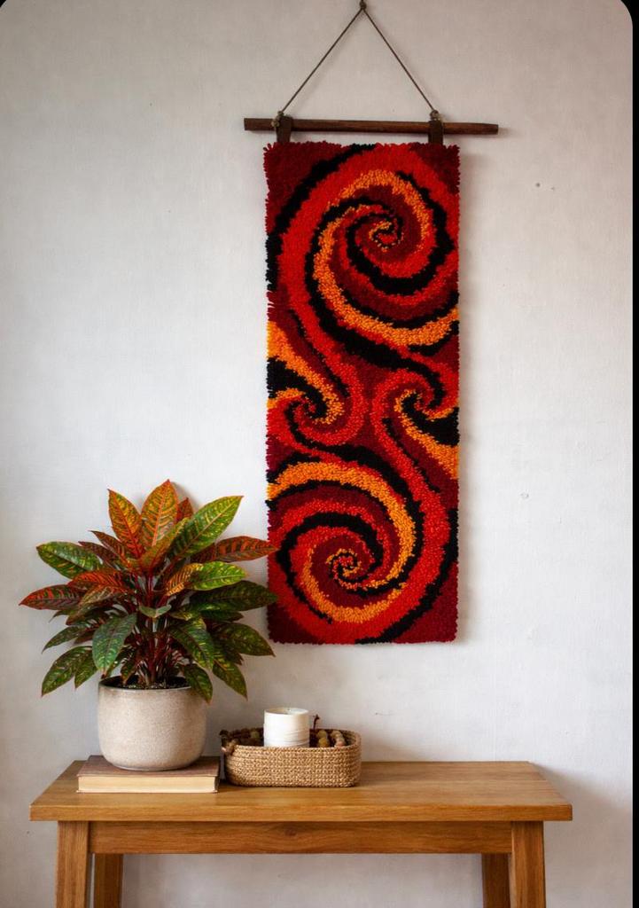 Retro handgemaakt getuft wandkleed - Spiraal design, Ophalen of Verzenden, Zo goed als nieuw