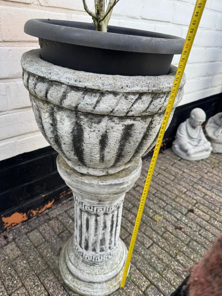 Bloempot op sokkeltje, Tuin en Terras, Bloembakken en Plantenbakken, Ophalen, Gebruikt, Rond, Steen