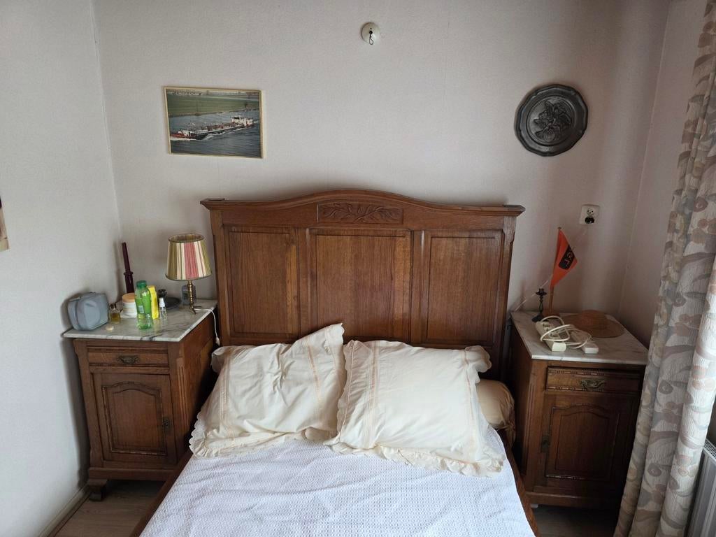 Antiek tweepersoonsbed met houtsnijwerk, Ophalen of Verzenden