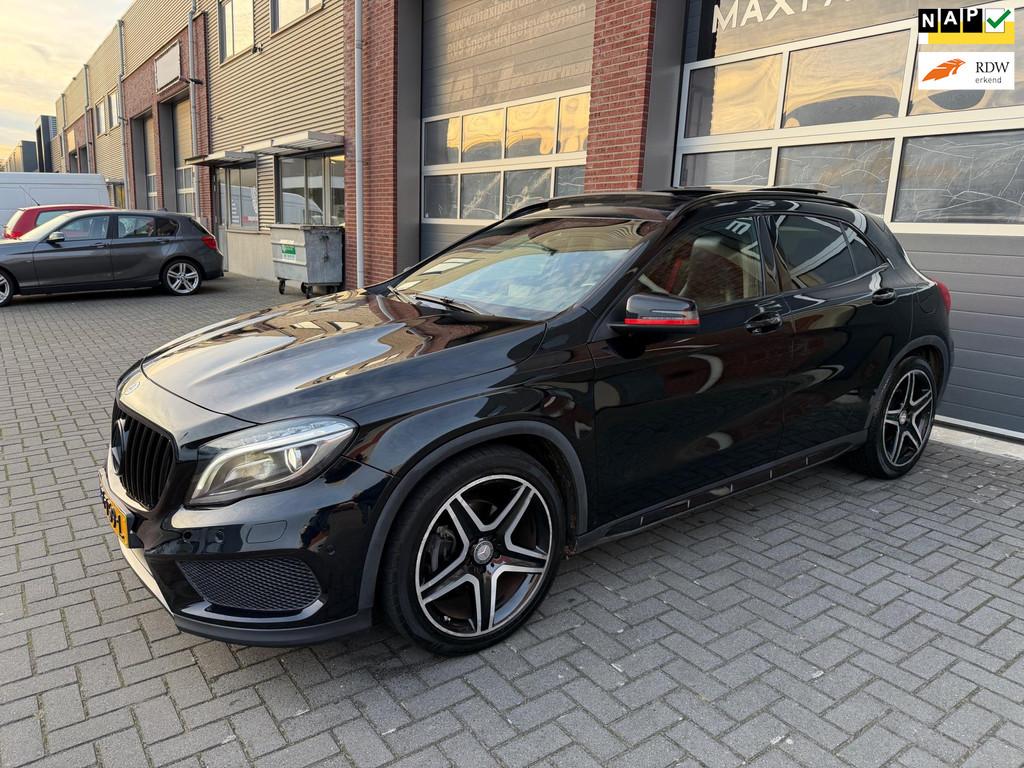 Mercedes-Benz GLA-klasse 200 AMG AUT LED Pano Memory Navi, Gebruikt, 715 kg, Alcantara, Zwart
