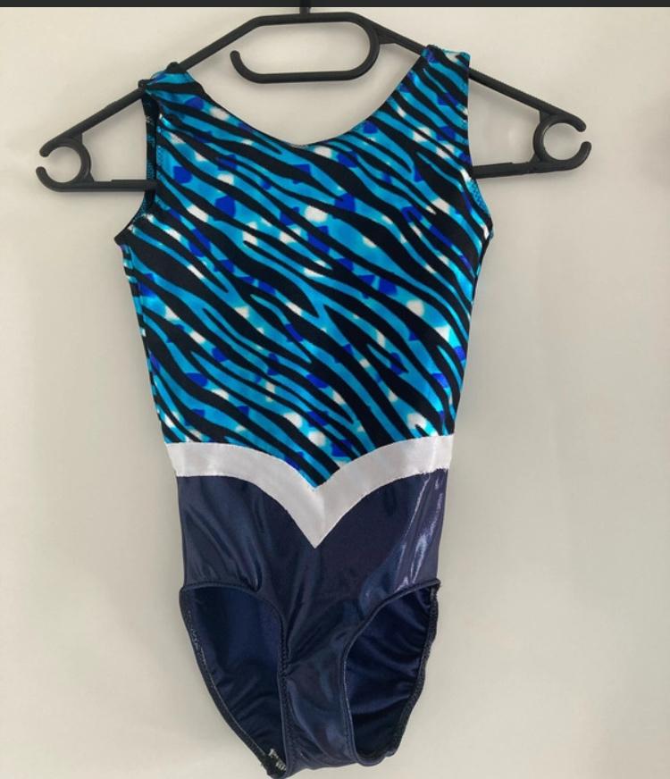 Turnpakje maat 128, Sport en Fitness, Turnen, Blauw, Zo goed als nieuw, Turnpak(je), Kindermaat 122 t/m 140