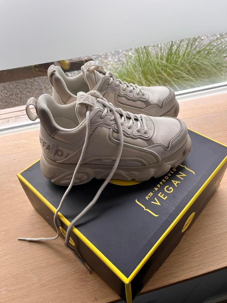 Buffalo vegan plateau sneakers, Ophalen of Verzenden, Zo goed als nieuw, Wit, Sneakers of Gympen