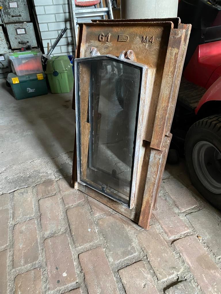 2 Vintage gietijzer dakramen, Ophalen, Gebruikt, Dakraam, Minder dan 80 cm