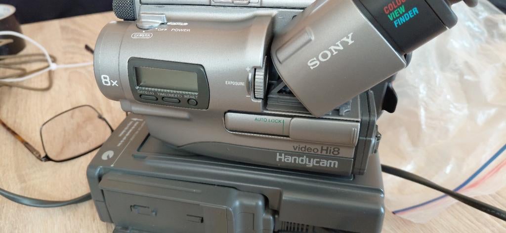 Sony video hi8 ccd-tr1e plus docking station, Ophalen of Verzenden, Hi 8