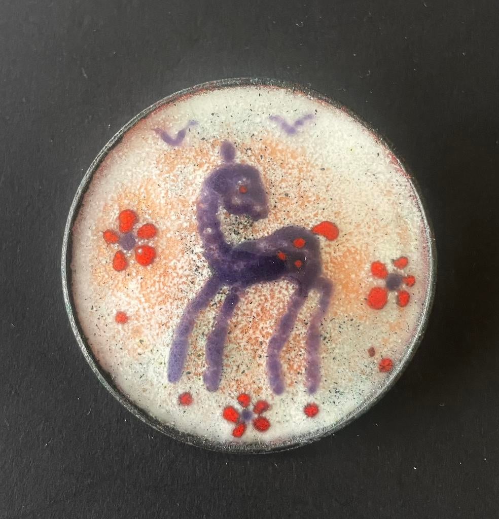 Oude geëmailleerde broche hertje, Sieraden, Tassen en Uiterlijk, Broches, Ophalen of Verzenden