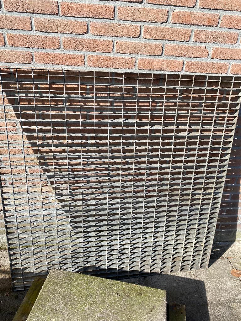 Metalen (vloer) rooster, Ophalen, Gebruikt, IJzer