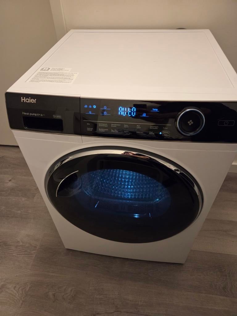 Haier 8kg warmtepomp droger 4 jaar oud, Witgoed en Apparatuur, 6 tot 8 kg, Ophalen, Gebruikt, 85 tot 90 cm