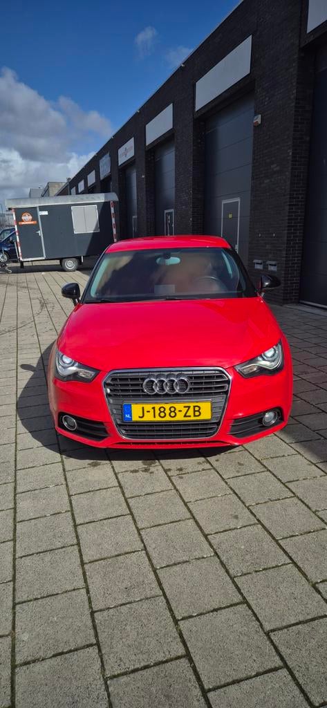 Audi A1 1.4 Tfsi 90KW 2012 Rood km 124224, Voorwielaandrijving, A1, Zwart, 4 stoelen