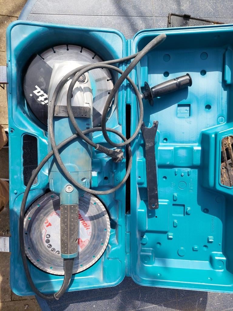 Makita doorslijper, Ophalen of Verzenden, Zo goed als nieuw, 1000 watt of meer, Haakse handslijpmachine