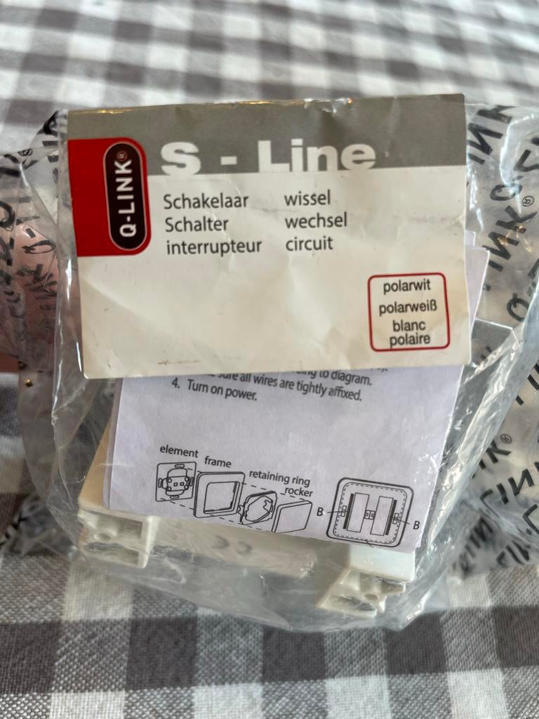 Q-Link S-Line schakelaar, 250V, wit, nieuw in verpakking, Ophalen of Verzenden, Nieuw, Schakelaar