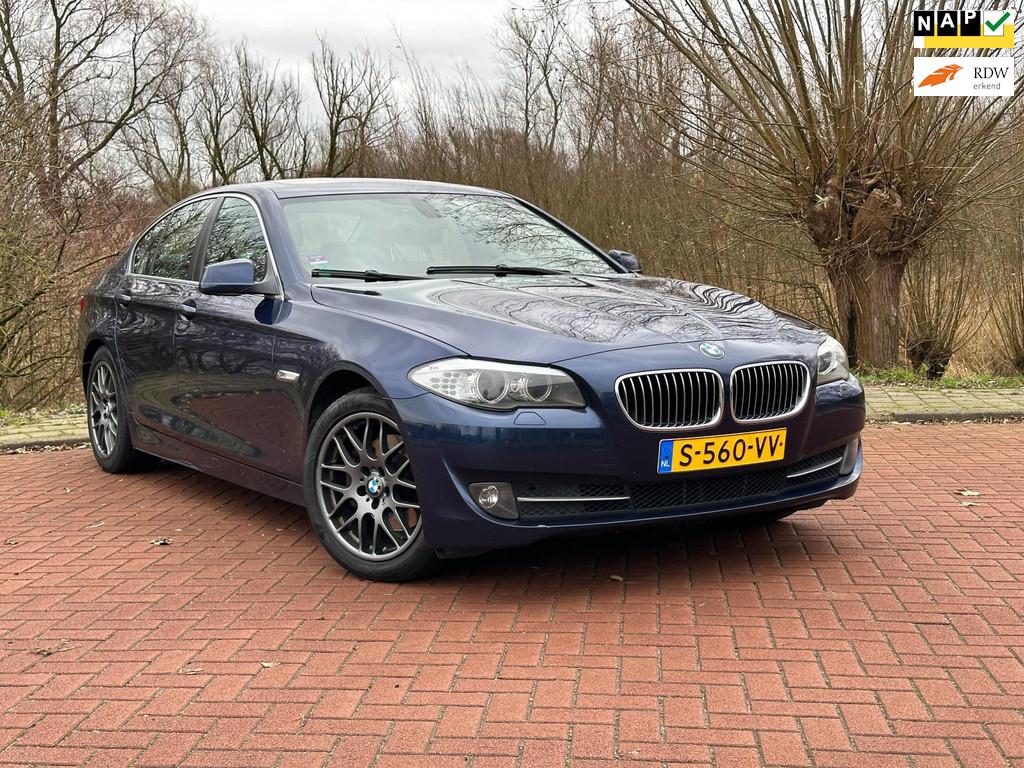 BMW 5-serie 523i Executive Automaat/Carplay, Auto's, Euro 5, Achterwielaandrijving, Gebruikt, 2000 kg
