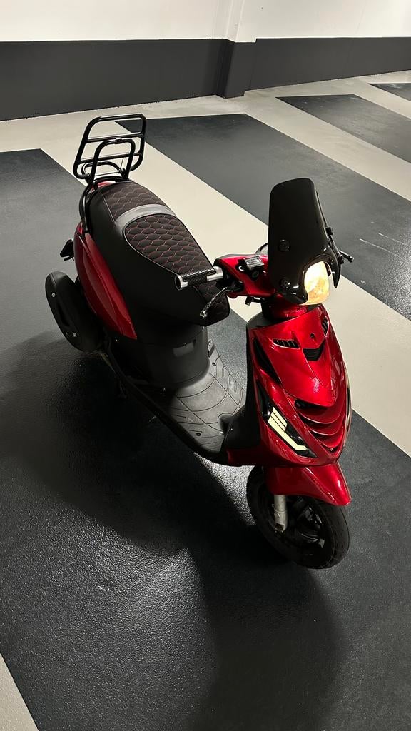 Piaggio zip rood E4 brom 45km/h!!!!, Ophalen of Verzenden, Zo goed als nieuw, Overige typen, Piaggio