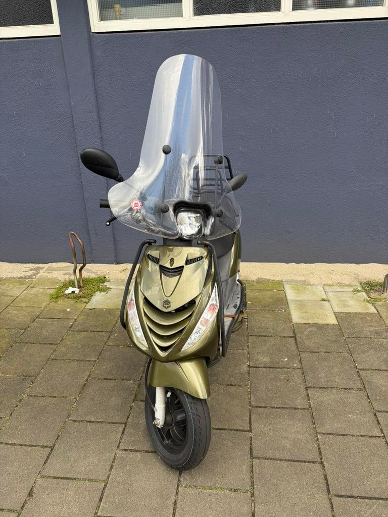 PIAGGO ZIP 4tkt 2022, Fietsen en Brommers, Ophalen, Gebruikt, Zip, Benzine