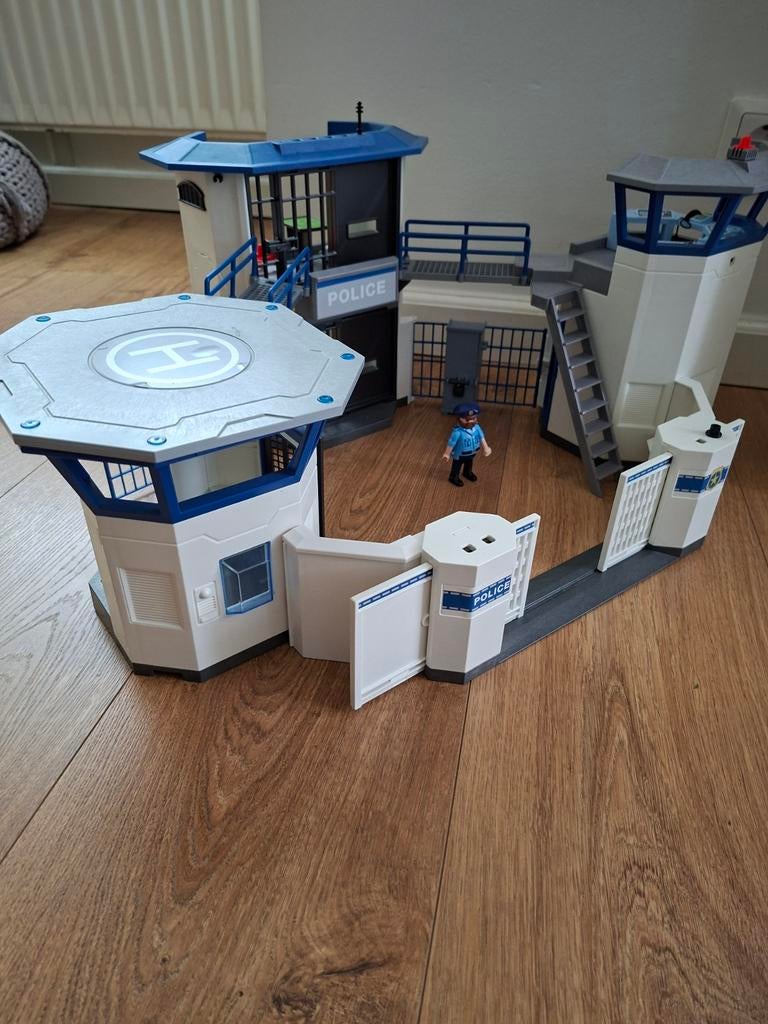 Playmobil politiebureau, zwembad en huis, Kinderen en Baby's, Speelgoed | Playmobil, Ophalen of Verzenden