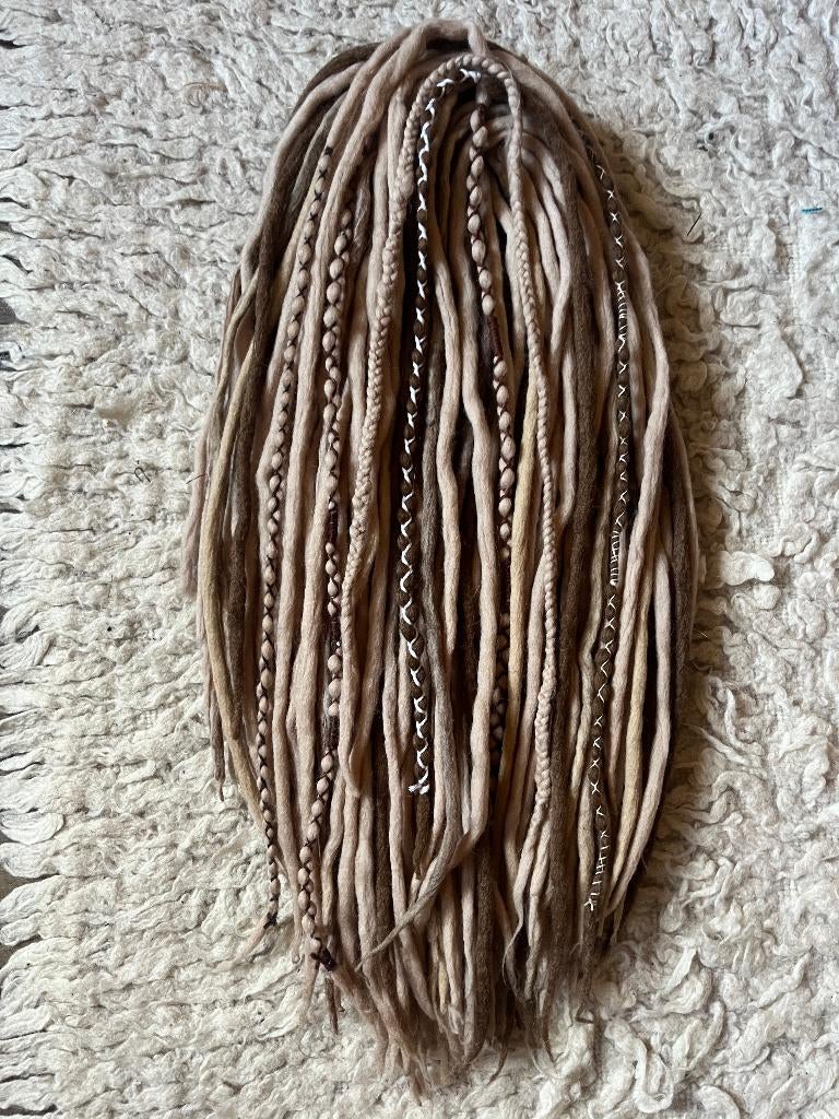 Splinternieuwe blond/bruine wol dread set nu voor 165€, Ophalen of Verzenden, Nieuw, Pruik of Haarverlenging