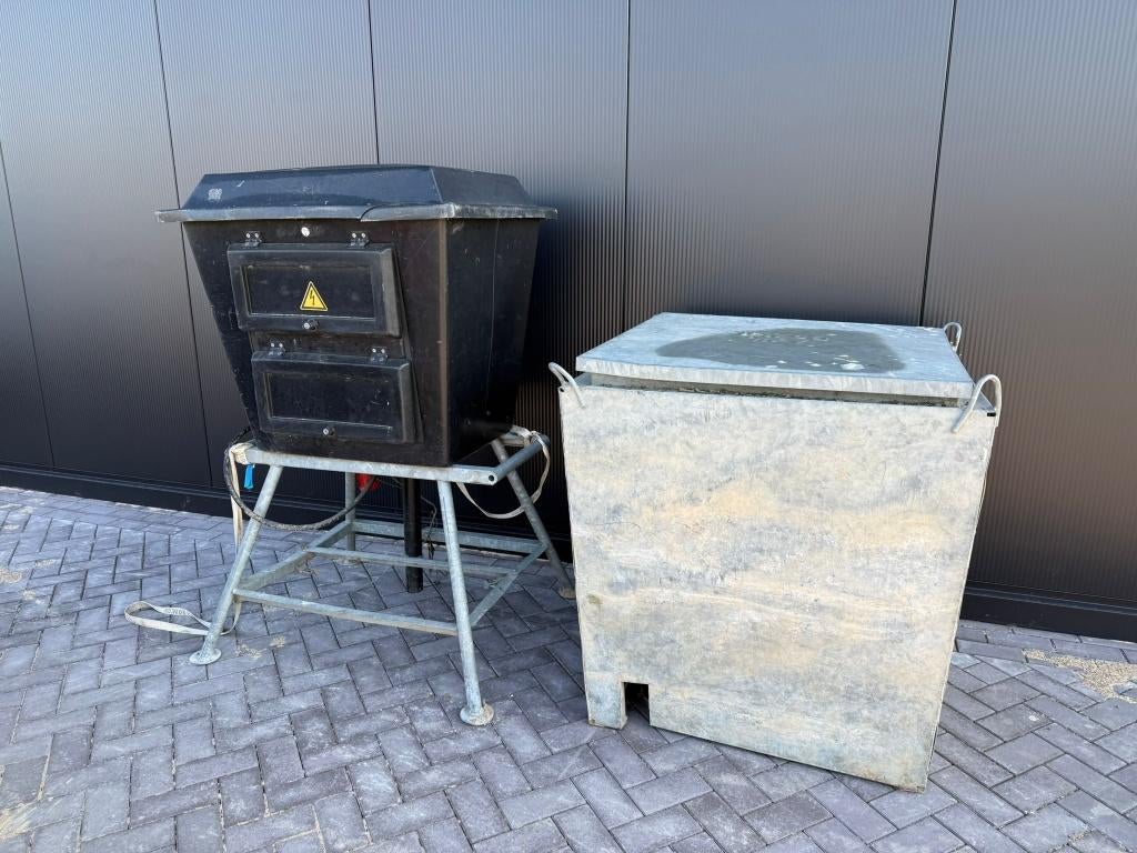 zwerfkast + Waterbak, Ophalen, Gebruikt, Stopcontact