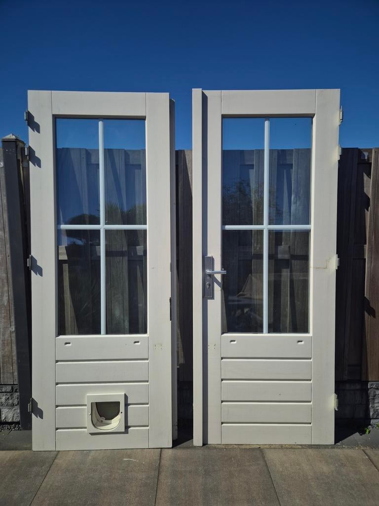 Merbau tuindeuren 82 x 211 cm met kattenluik, Ophalen, Gebruikt, 80 tot 100 cm, Buitendeur