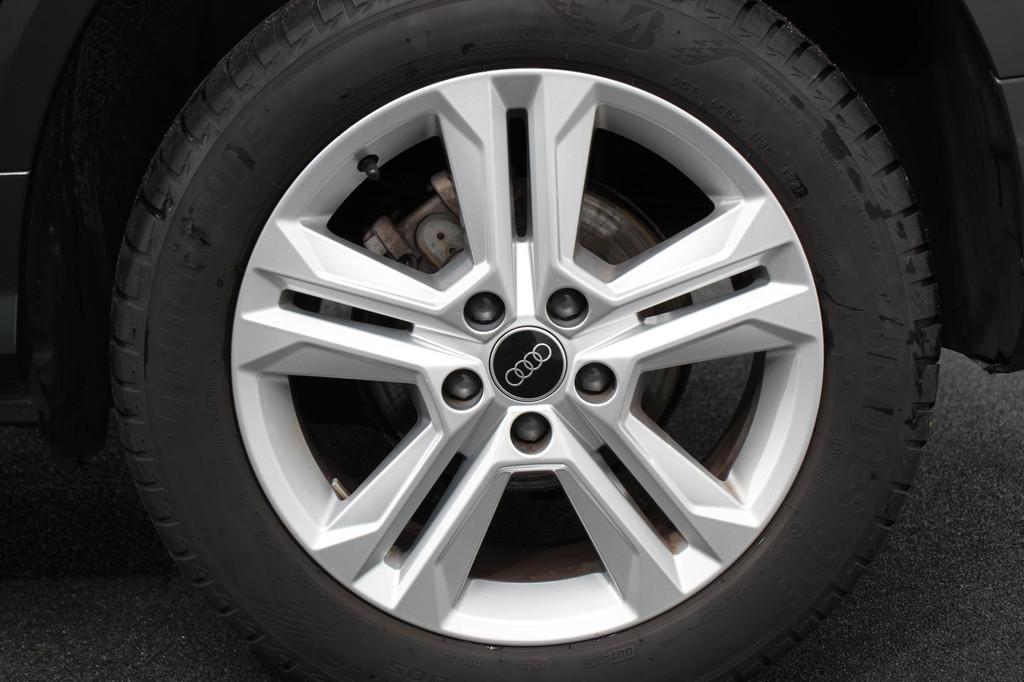 Audi Q2 35 TFSI 150pk S-tronic Prestige | Navigatie | Apple, Stof, 4 cilinders, 150 pk, Zwart