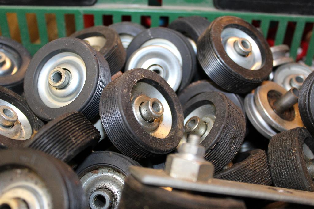 30 stuks wielen voor zware vracht - Staal en massief rubber, Ophalen of Verzenden