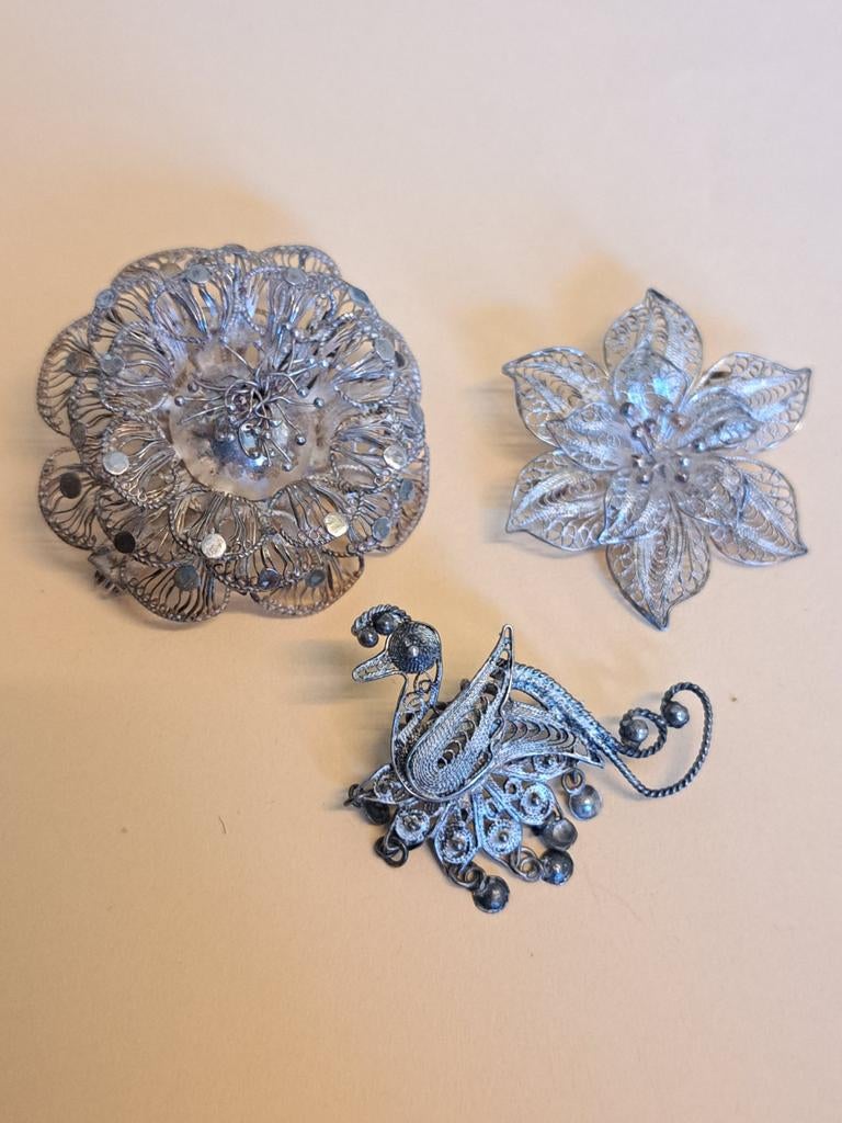 3 zilveren broches filigrain, Ophalen of Verzenden, Zo goed als nieuw, Onbekend, Onbekend
