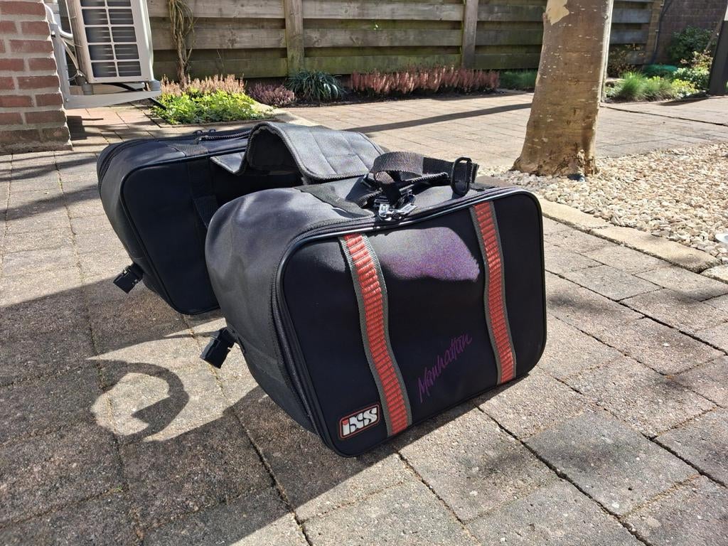 IXS Zadeltas Manhattan Motorfiets - Zeer Nette Staat, Motoren, Accessoires | Koffers en Tassen, Zo goed als nieuw, Ophalen