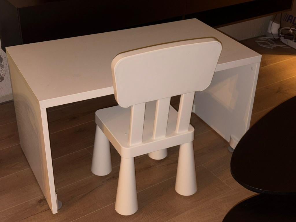 Bureau met stoel smastad, Ophalen, Zo goed als nieuw