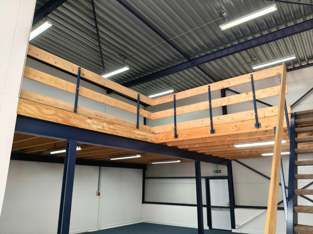 Magazijn railing en trapleuning, Ophalen