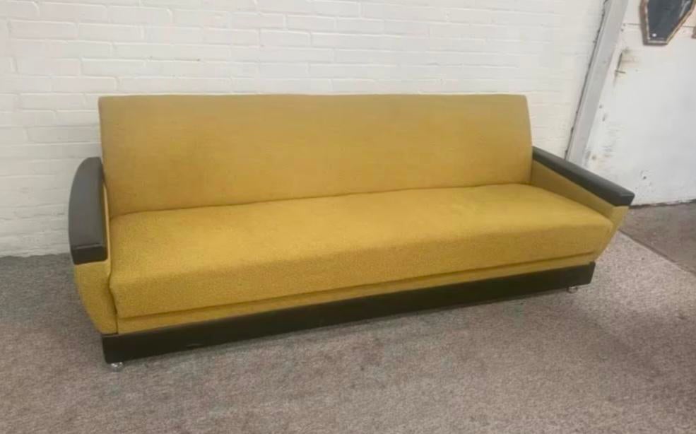 Bank geweldige vintage groene slaapbank uit de jaren 60., Huis en Inrichting, Banken | Bankstellen, Ophalen of Verzenden