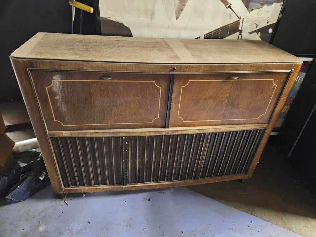 Vintage radiokast met platenspeler, Ophalen