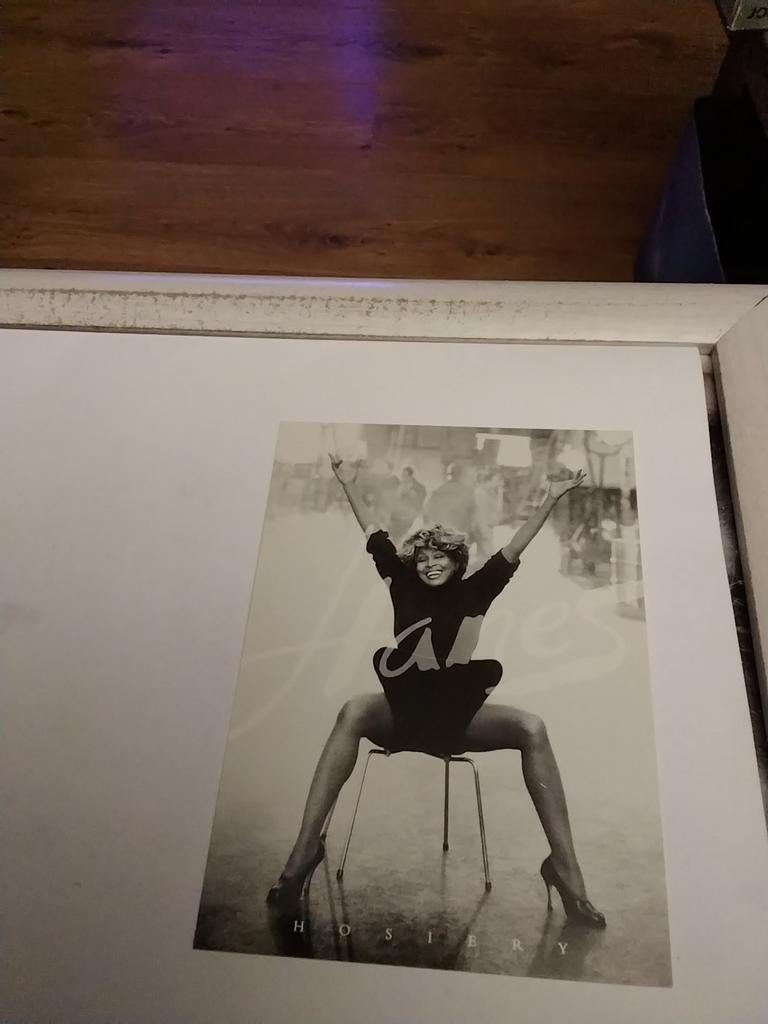 TINA. TURNER  -  HANES BECOMES YOU, Verzamelen, Ophalen of Verzenden, Sterren en Beroemdheden