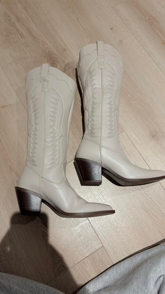 Beige Cowboylaarzen, Ophalen of Verzenden, Zo goed als nieuw, Beige, Lage of Enkellaarzen