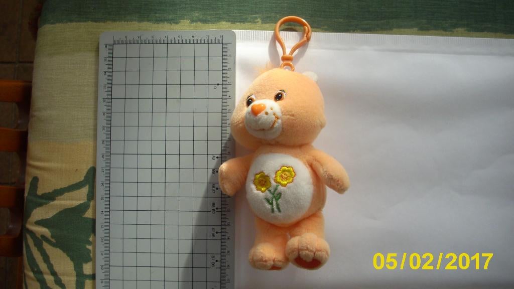 Troetelbeertjes sleutelhanger zalmkleurig met bloemen 13 cm, Ophalen of Verzenden, Nieuw