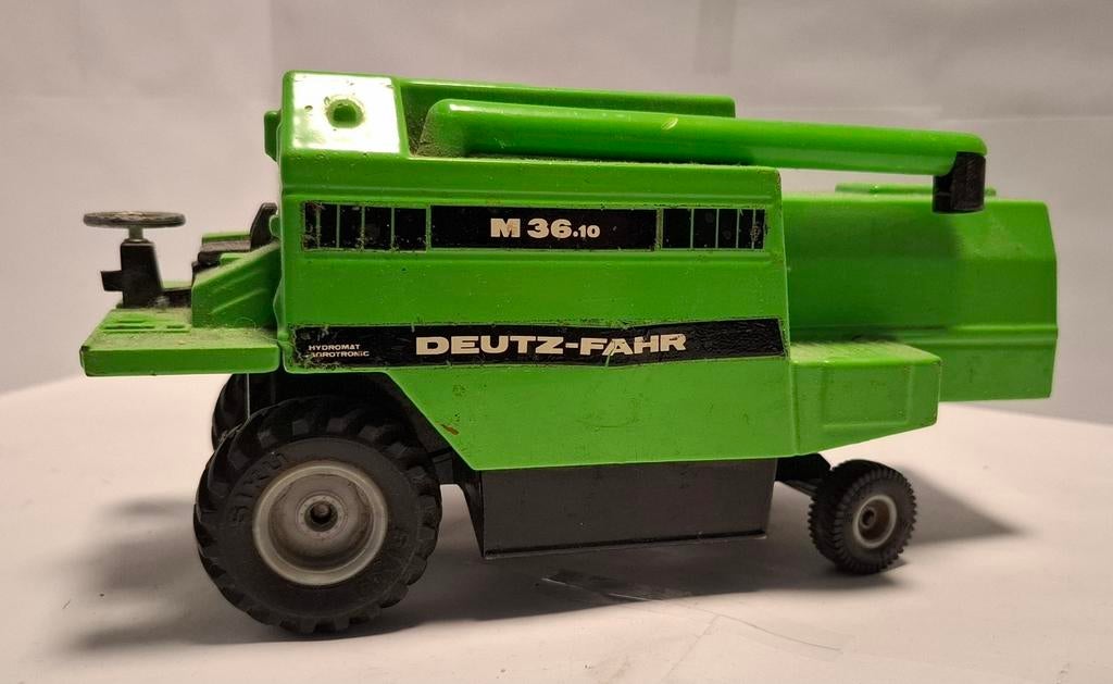 4051 Deutz combine, Hobby en Vrije tijd, Modelauto's | 1:32, Ophalen of Verzenden, Tractor of Landbouw, SIKU