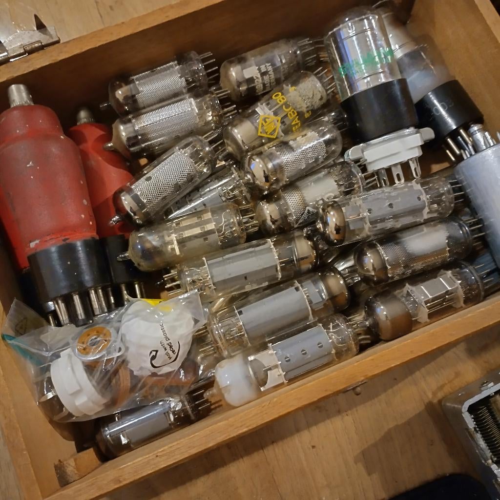 Partij elektronenbuizen, Audio, Tv en Foto, Buizenversterkers, Ophalen of Verzenden, Buis of Buizen