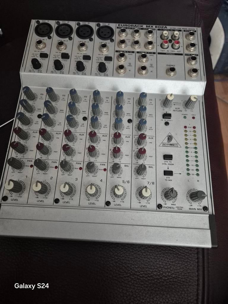 Behringer mixer eurorack MX 802A, Ophalen of Verzenden, Zo goed als nieuw