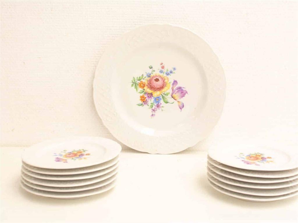 1 bord en 12 schoteltjes 23632, Huis en Inrichting, Keuken | Servies, Gebruikt, Bord(en), Wedgwood, Aardewerk, Ophalen of Verzenden